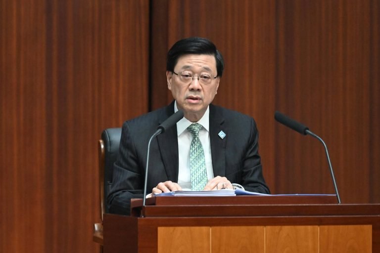 首個五年規劃繪藍圖　施政報告促發展惠民生